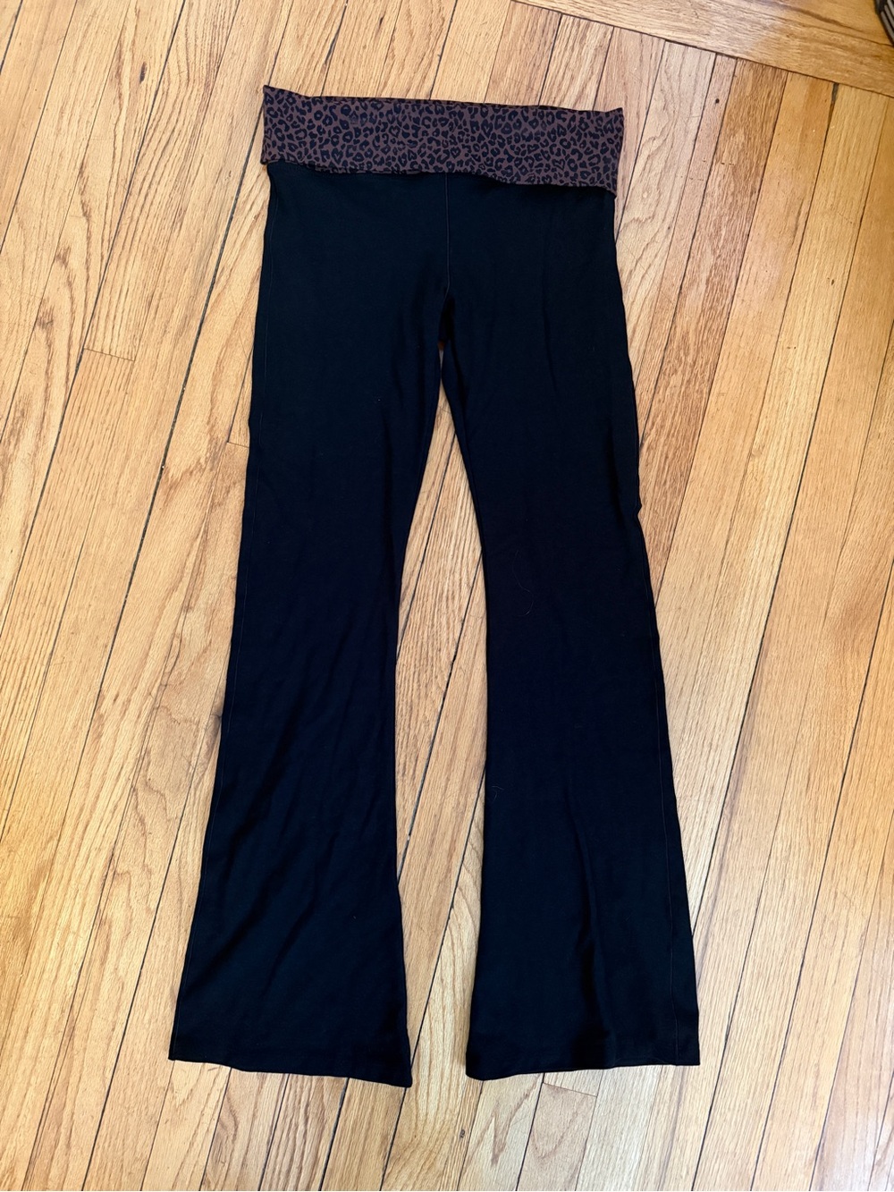 VS pink cheetah print fold-over yoga pants, M - Picture 2 of 6